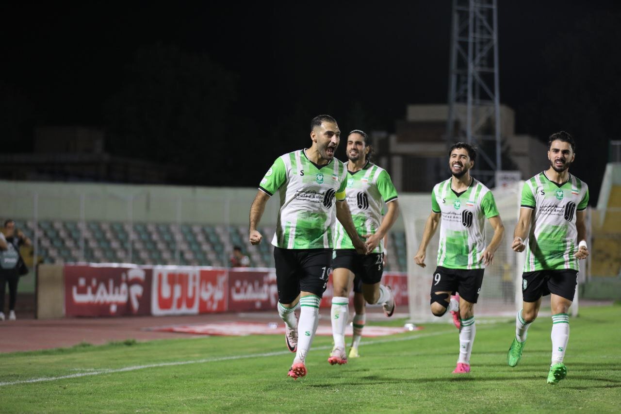 تساوی خیبر-تراکتور درنیمه اول/بازی متعادل در ورزشگاه بدون
تماشاگر