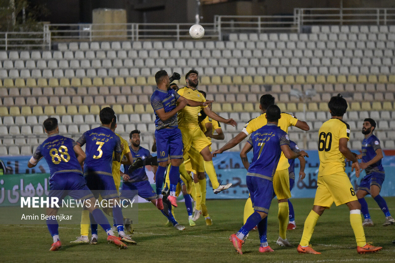تساوی سپاهان با هوادار در ۴۵ دقیقه/ برد یک نیمه ای فجر مقابل نفت