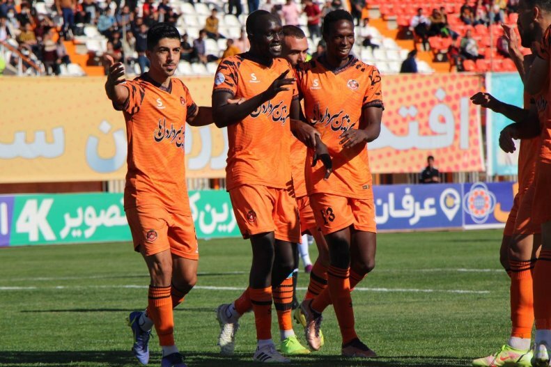 تساوی مس با فولاد خوزستان/مدافع استرالیایی در نقش ناجی ونابودگر!