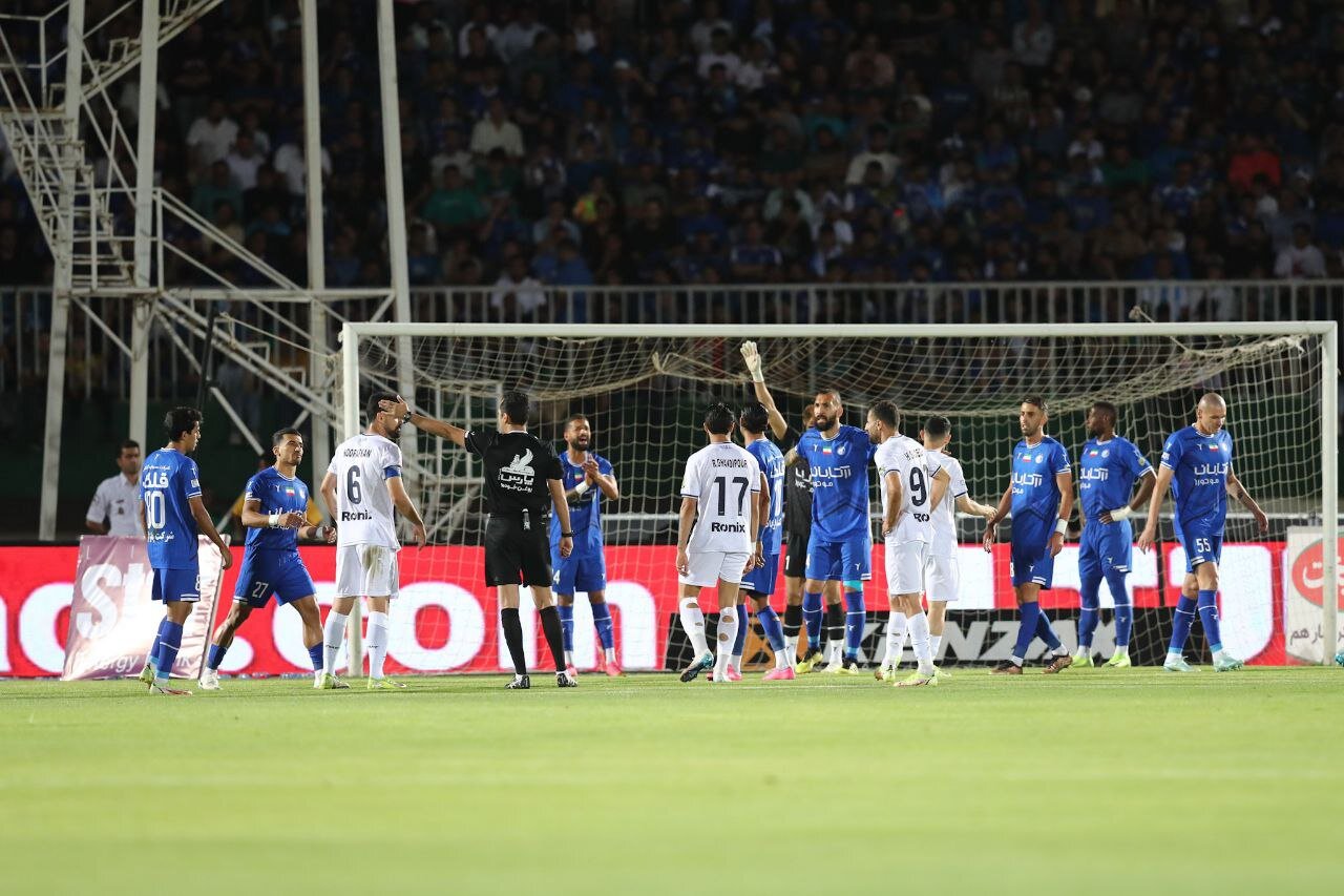 تساوی پربرخورد استقلال و ملوان در نیمه اول