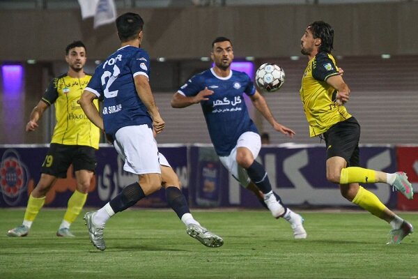 تساوی پرحادثه در دیدار سپاهان و گل گهر؛ اخراج، پنالتی و گل مردود