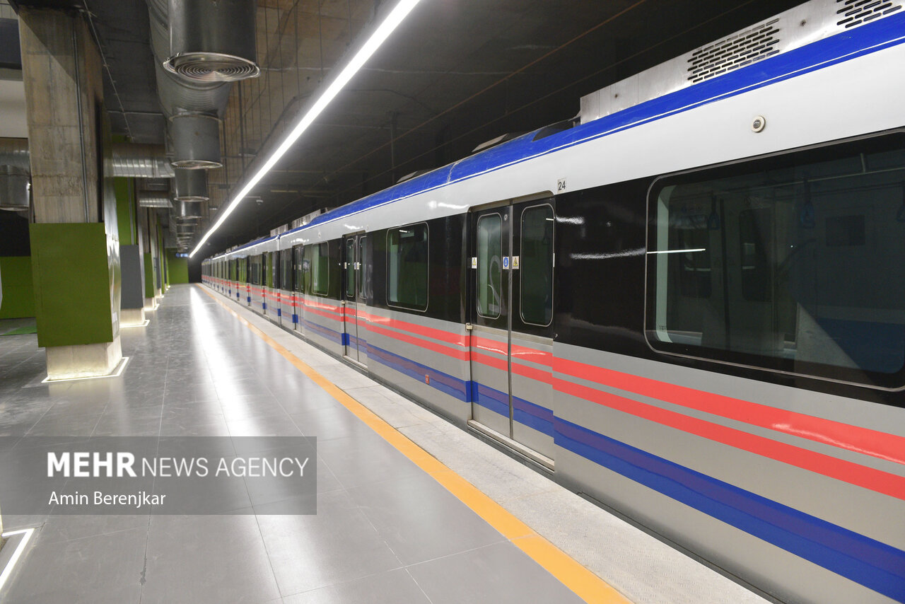 تشریح برنامه‌های مترو برای پنجشنبه آخر سال/مترو ۲۴ ساله شد