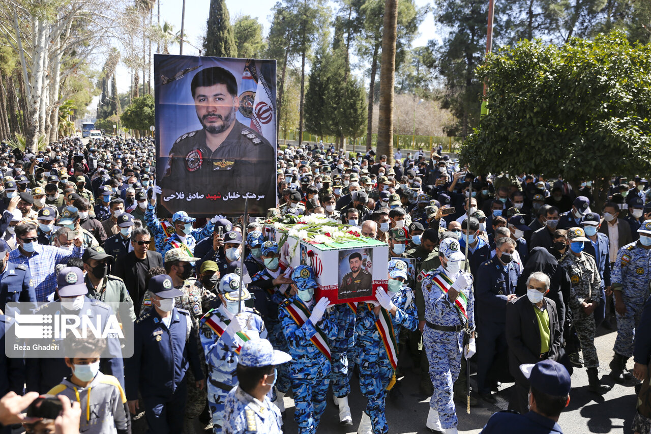 تشییع پیکر خلبان شهید سانحه هوایی تبریز در شیراز