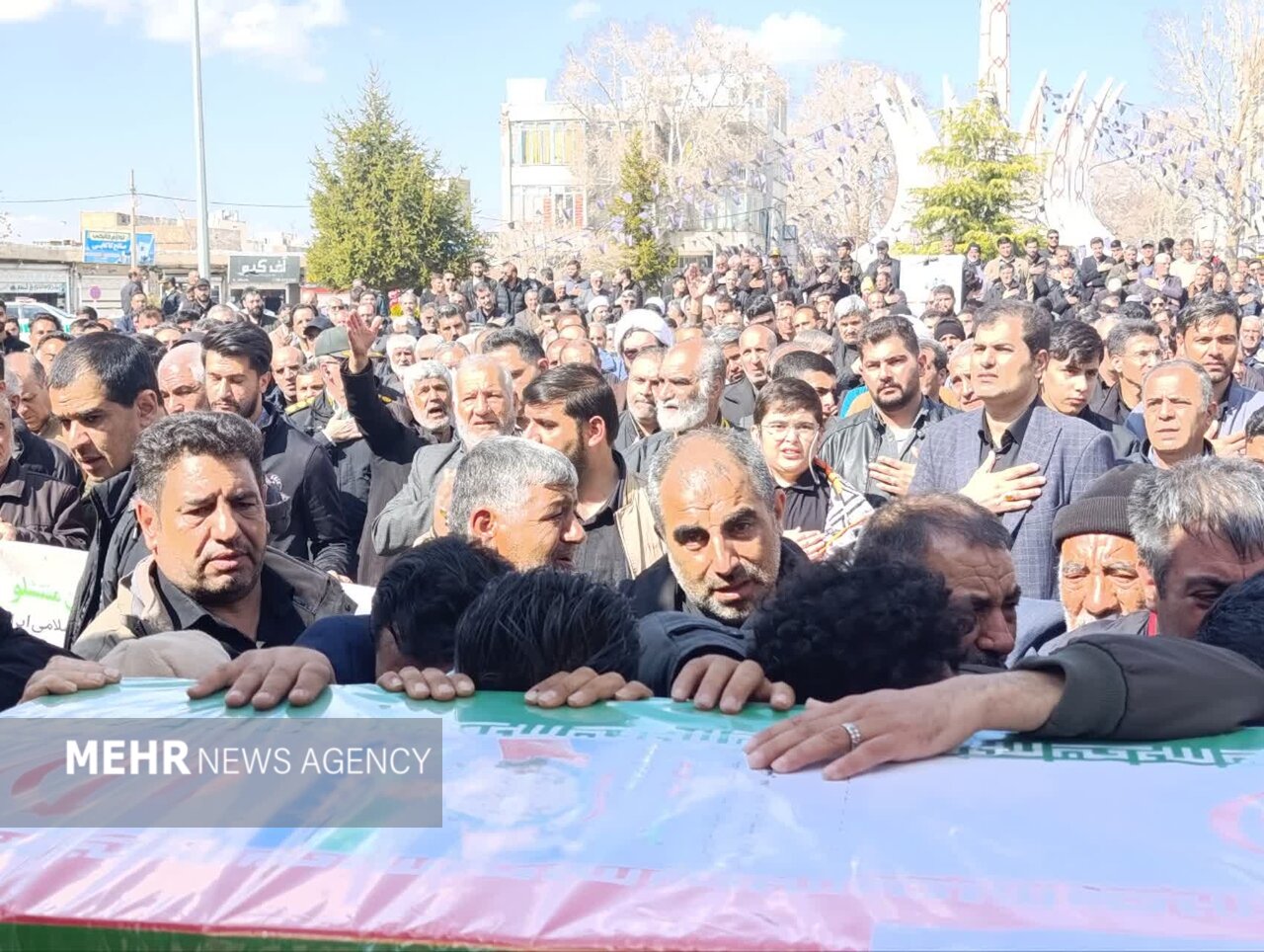 تشییع پیکر دو شهید مدافع کشور در قروه