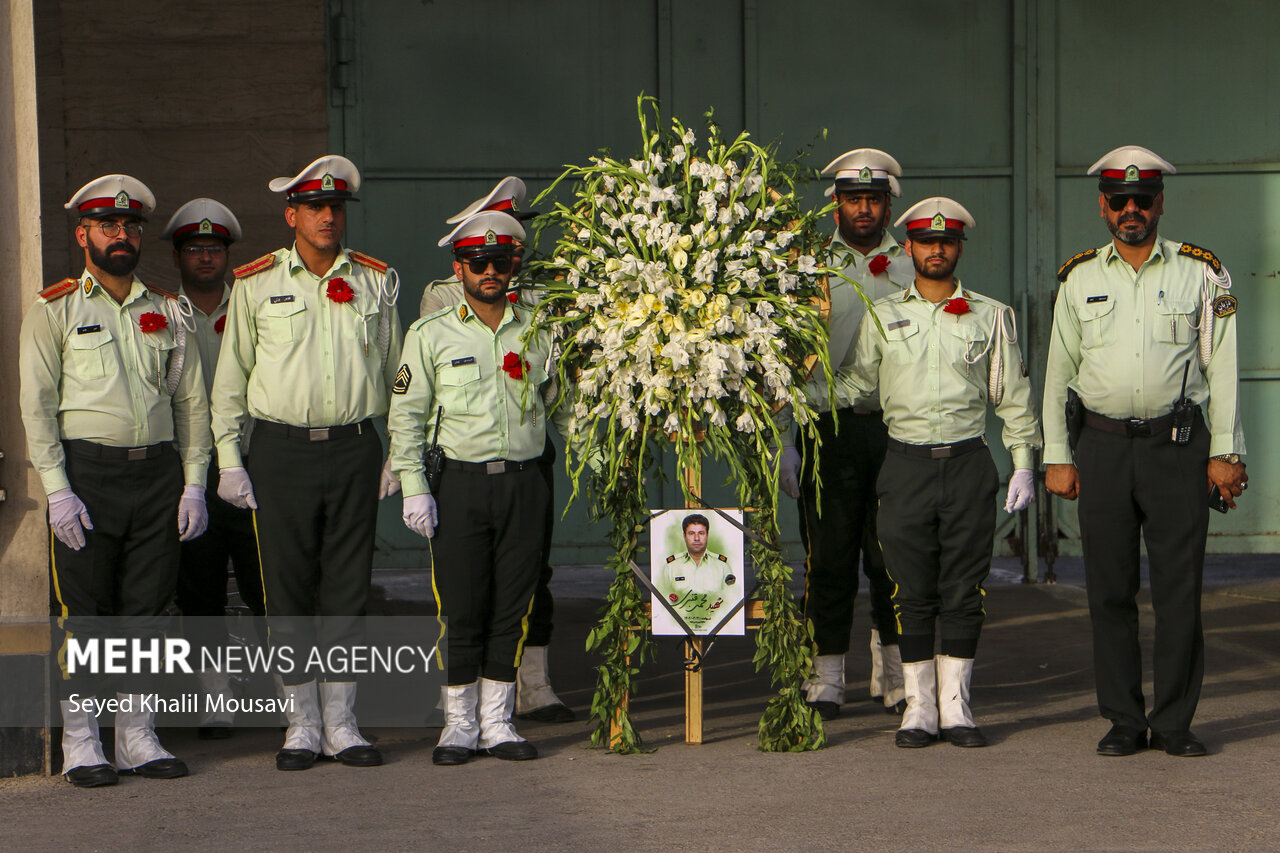 تشییع پیکر شهید مدافع امنیت در ایذه