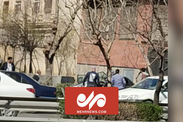 تصادف شدید دو خودرو پارس و ال ۹۰ در بزرگراه صیادشیرازی