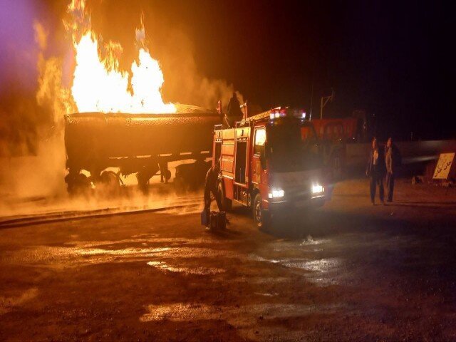 تصادف کامیون و نفتکش در جاده سنندج_کامیاران حادثه آفرید