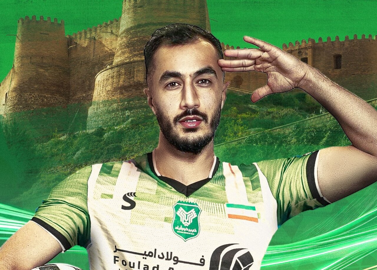 تصاویری از امضای قرارداد «آزادمنش» با خیبر