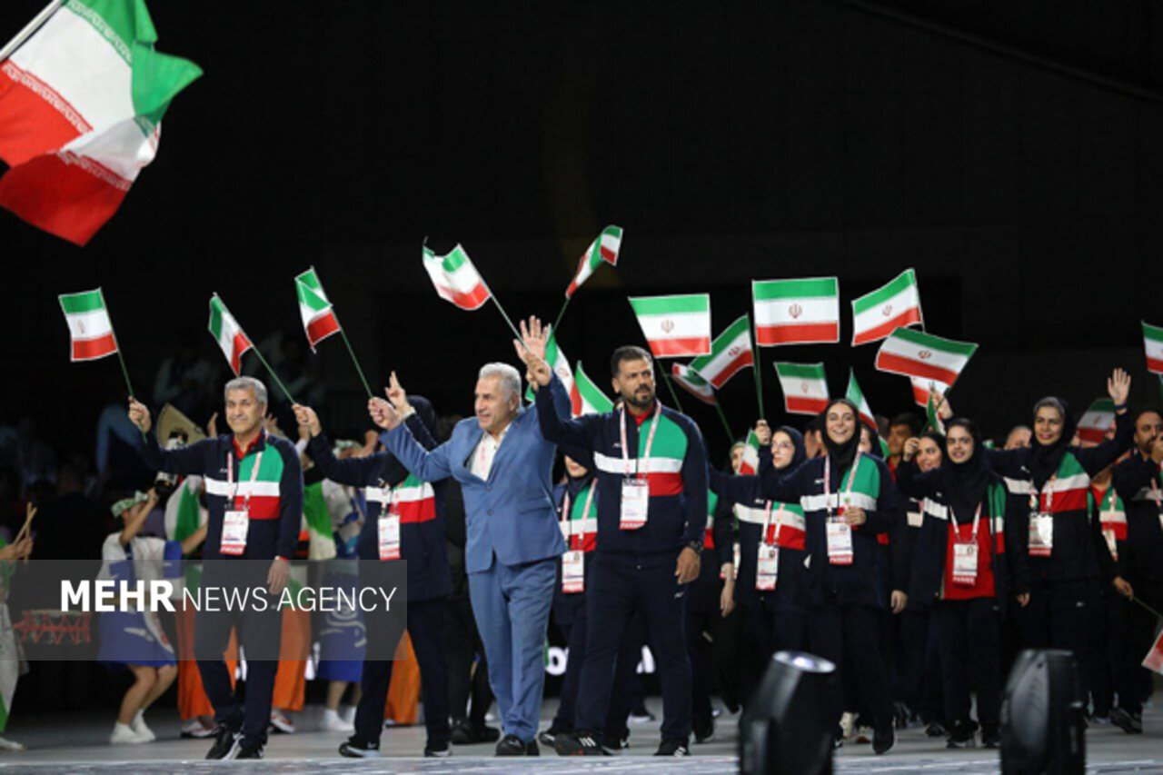 تصاویری از رژه کاروان ورزش ناشنوایان ایران در افتتاحیه المپیک توکیو