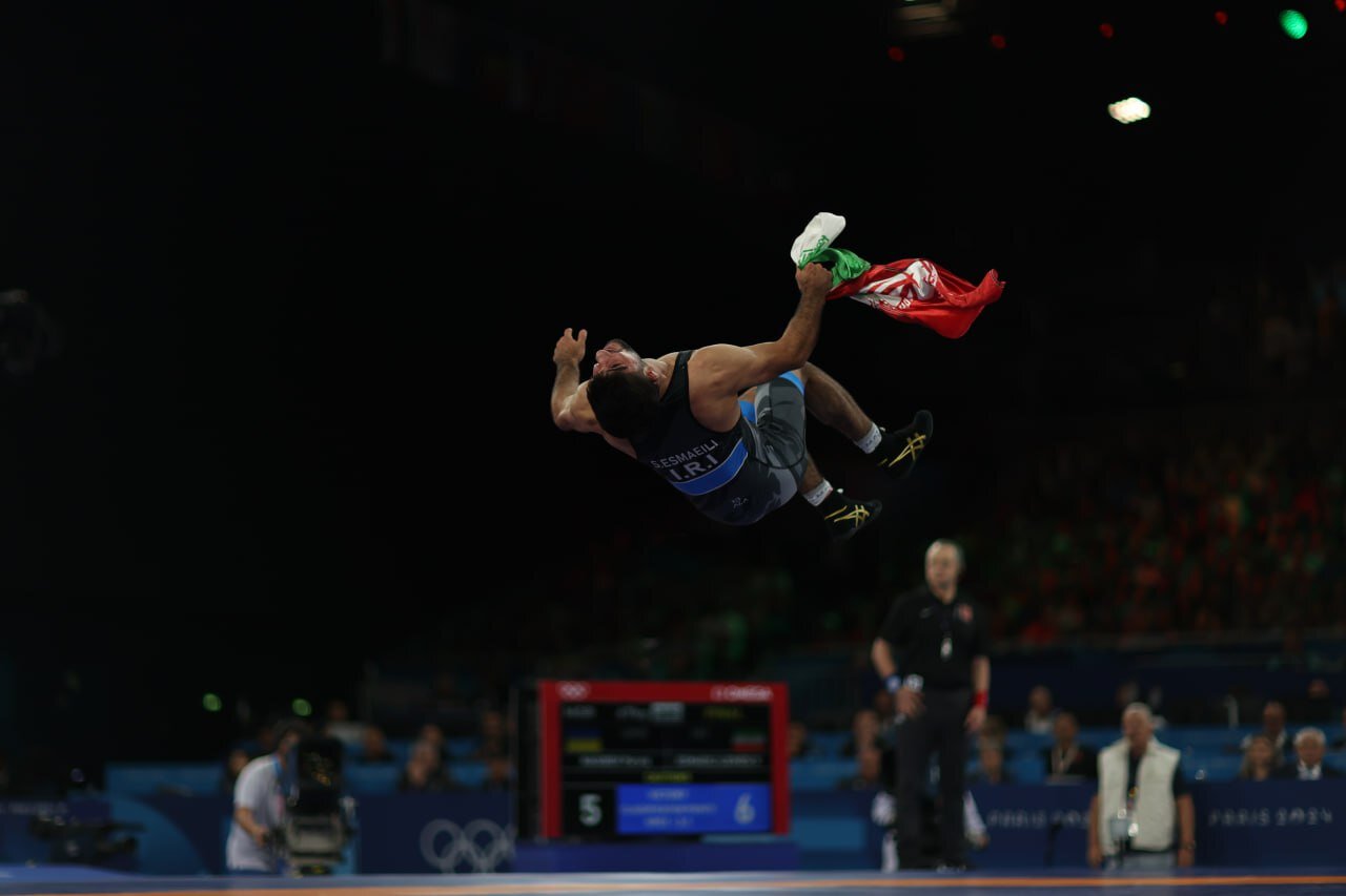 تصاویری از شادی جالب سعید اسماعیلی پس از کسب مدال طلای
المپیک