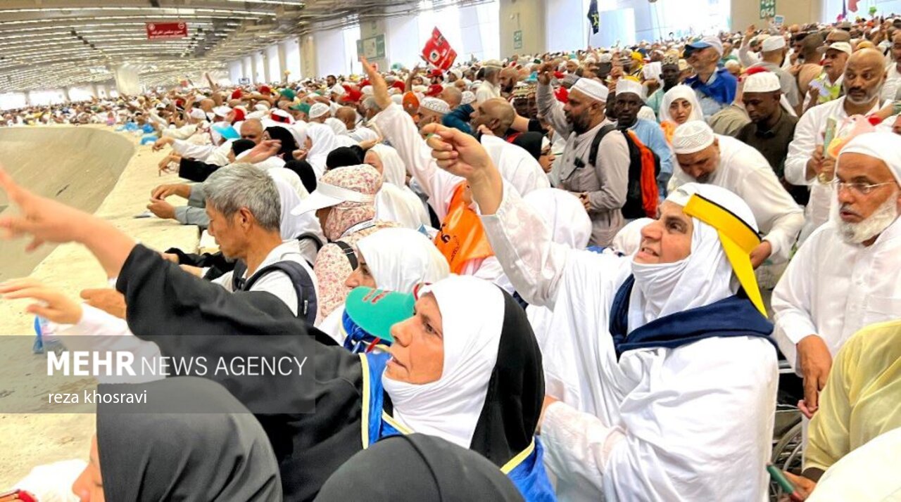 تصاویری ازسنگ زدن به شیطان در دومین روزحضور زائران ایرانی درمنا