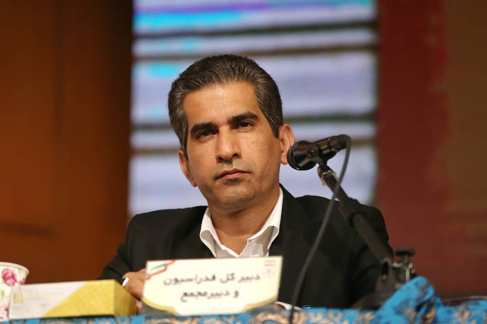 تصویری از وضعیت عجیب دبیر کل فدراسیون فوتبال در انتخابات!
