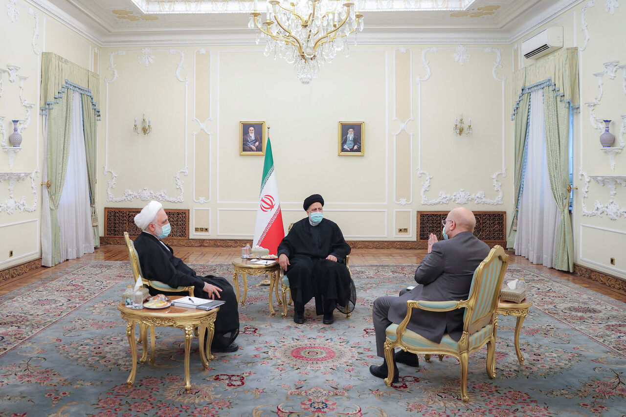 تعامل قوای سهگانه و نهادهای کشور برای رفع مشکلات معیشتی مردم و تامین رفاه جامعه