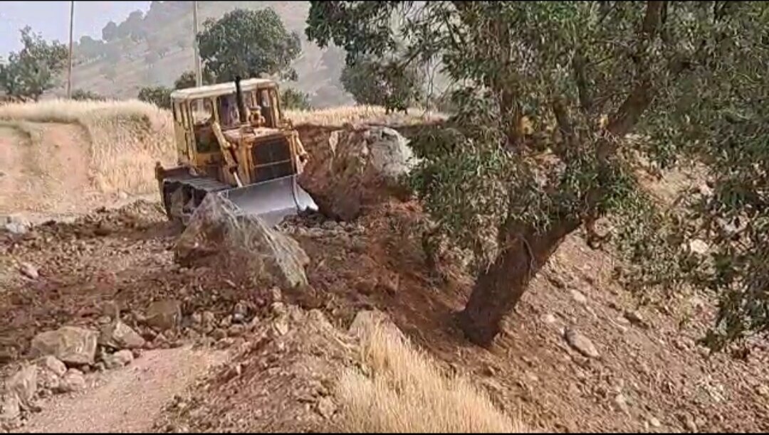 تعریض، تسطیح و رگلاژ جاده روستای چومان از توابع بانه