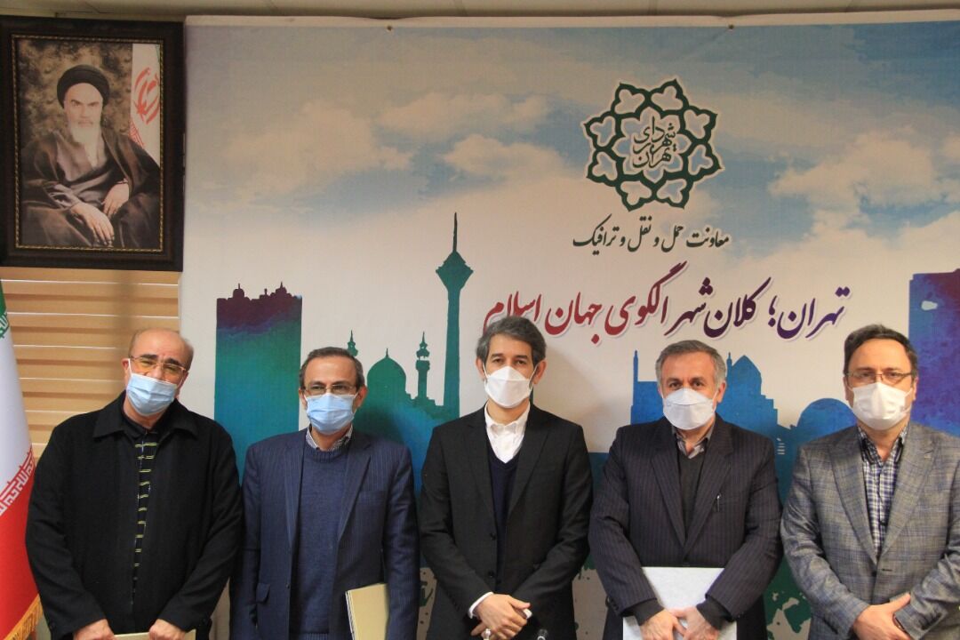 تعمیرات اساسی ۵۰ رام قطار و تامین ۶۳۰ واگن را با جدیت دنبال میکنیم