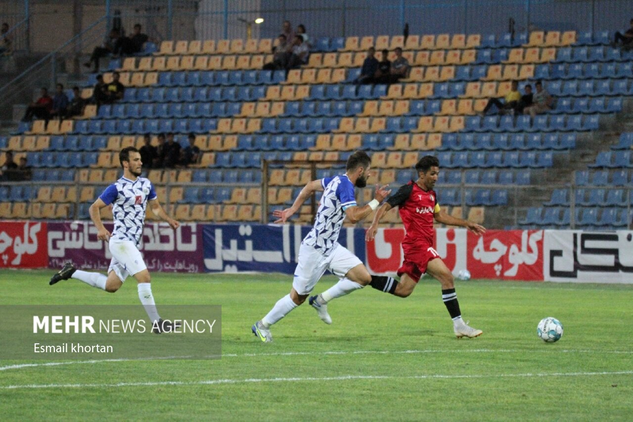 تعویق زمان برگزاری یک دیدار از لیگ یک فوتبال