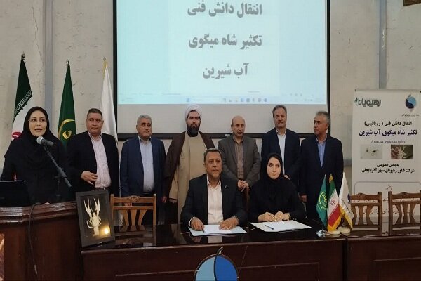 تفاهم نامه انتقال دانش تکثیر شاه میگو در آذربایجان غربی امضا
شد