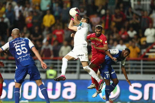 تفکر باخت از استقلال دور شده است/ قلعهنویی از حاشیهها دوری کند