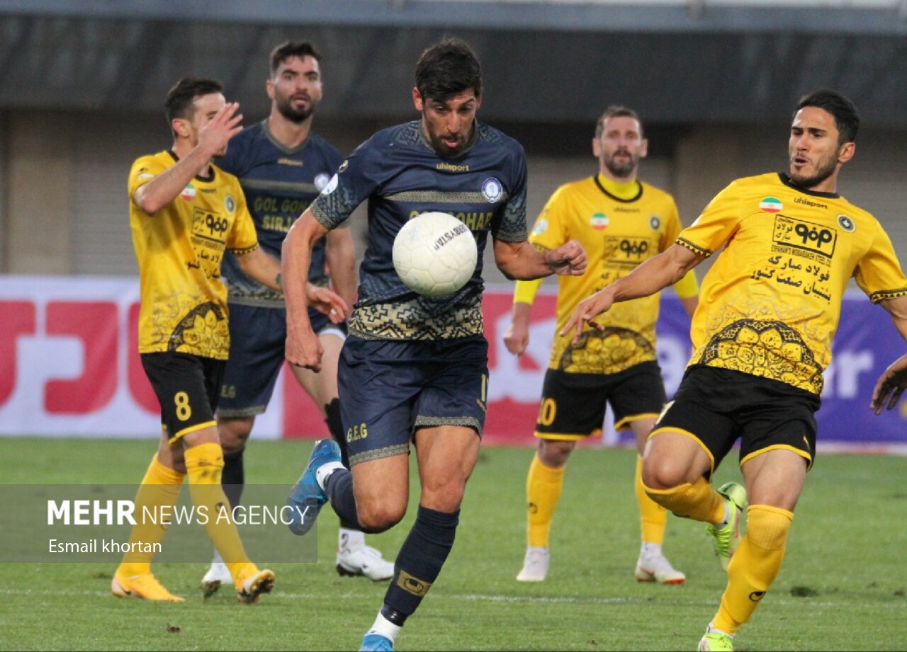 تقابل شاگرد و استاد برنده نداشت