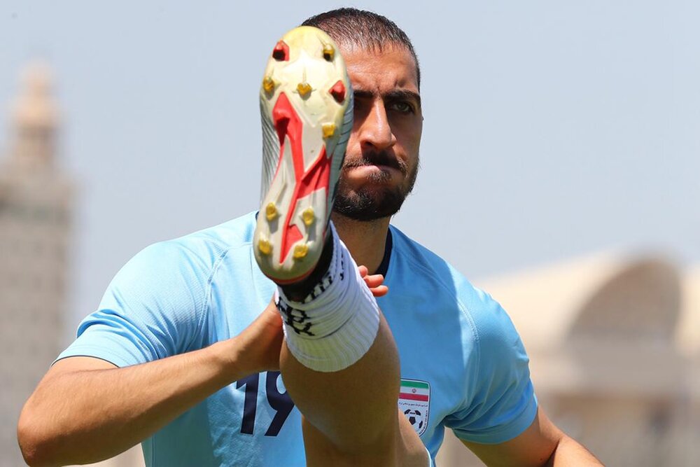 تقابل مدافع تیم ملی ایران با «بالوتلی» و مصدومیت علی کریمی