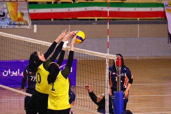 تقابل پنج مدعی برای قهرمانی نیمفصل والیبال بانوان