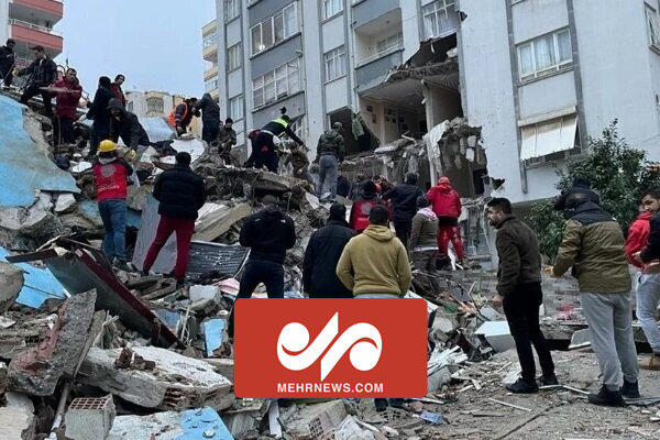 تلاش تیم هلال احمر ایران برای نجات کودک دو سالهترکیه‌ای