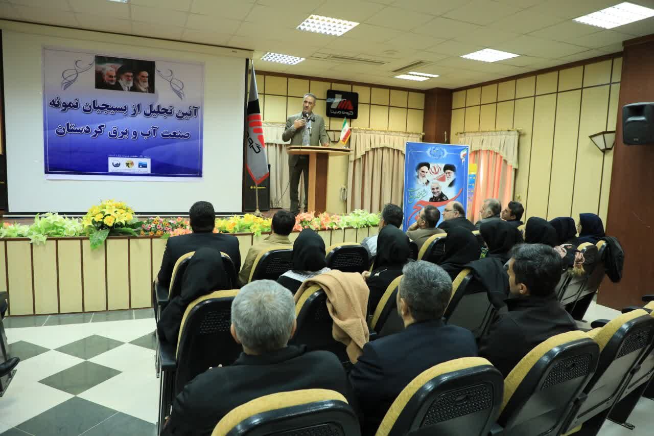 تلاش غرب تزریق افکار مسموم به ذهن جوانان ایرانی است