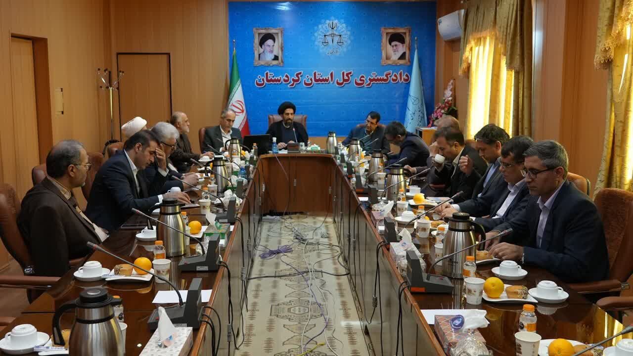 تلاش قوه قضائیه ارتقای معیشت کارکنان دستگاه قضا است