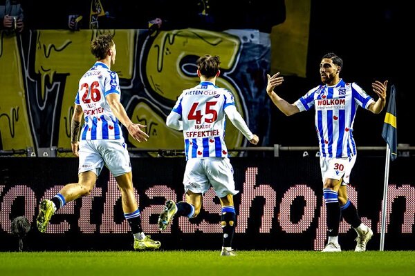 تمجید سرمربی هیرنفین از خصوصیات اخلاقی بازیکن ایرانیاش + فیلم