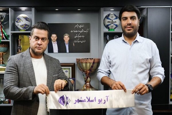 تمدید قرارداد بیاتلو با آریو اسلامشهر