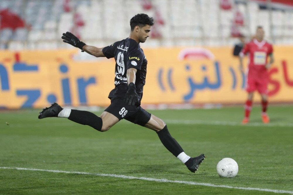 تمدید قرارداد دروازه‌بان پرسپولیس