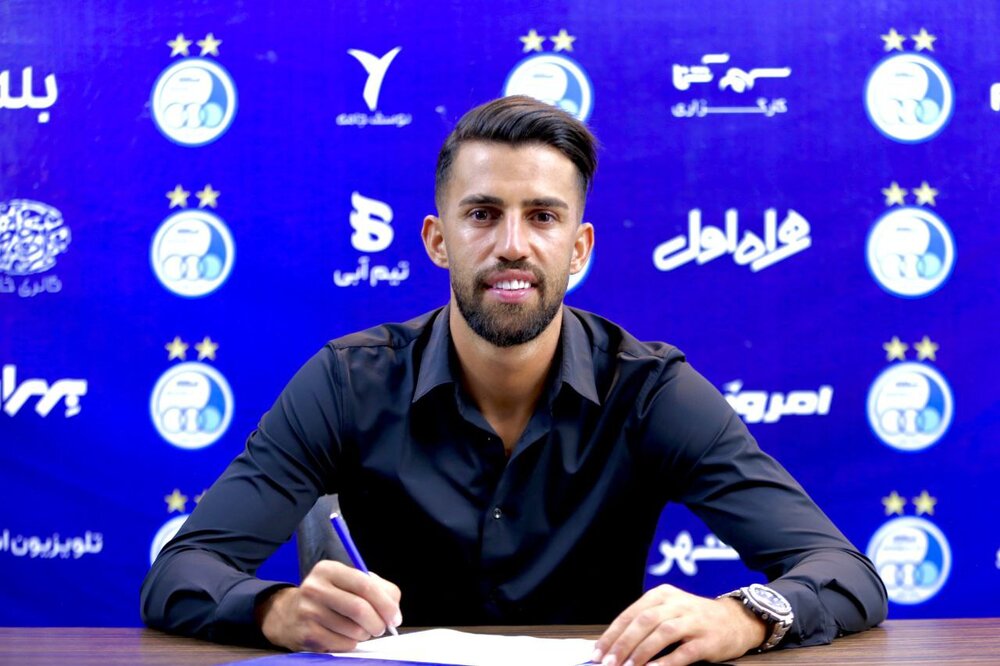 تمدید قرارداد هافبک استقلال با آبی پوشان