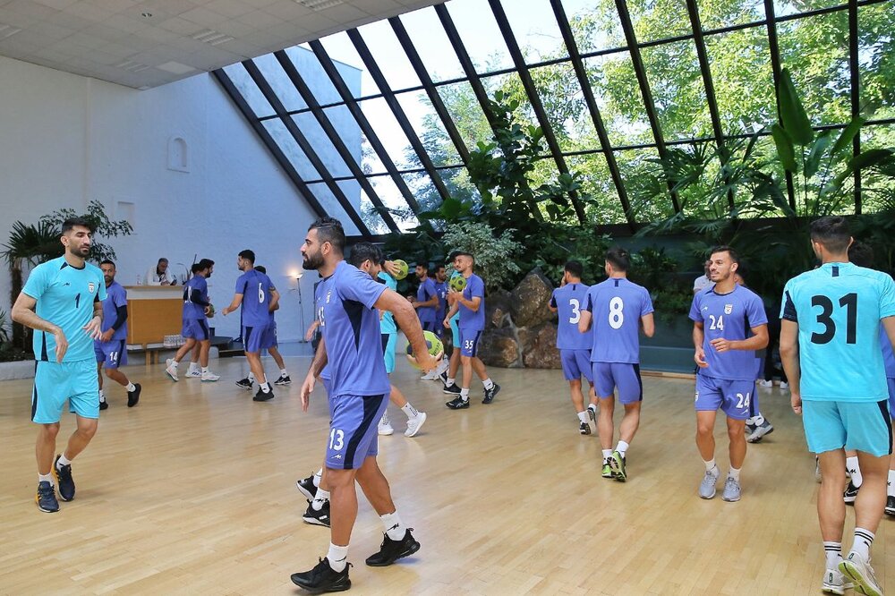 تمرین سالنی تیم ملی فوتبال قبل از بازی با اروگوئه