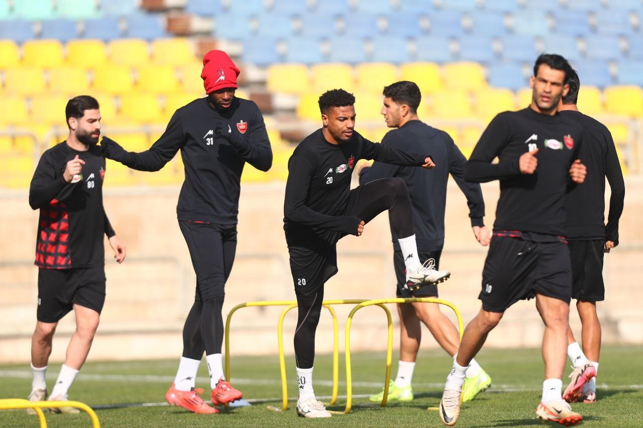 تمرین ۱۰۰ دقیقهای پرسپولیسیها با حضور بازیکن سابق