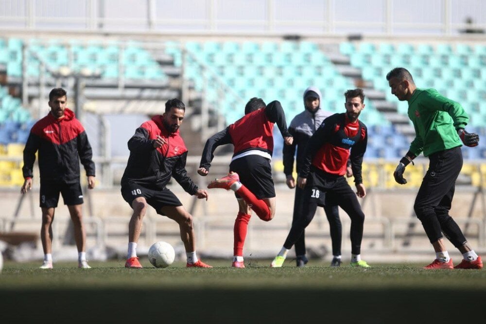 تمرین ۶۰ دقیقه‌ای سرخپوشان با حضور مهدی ترابی