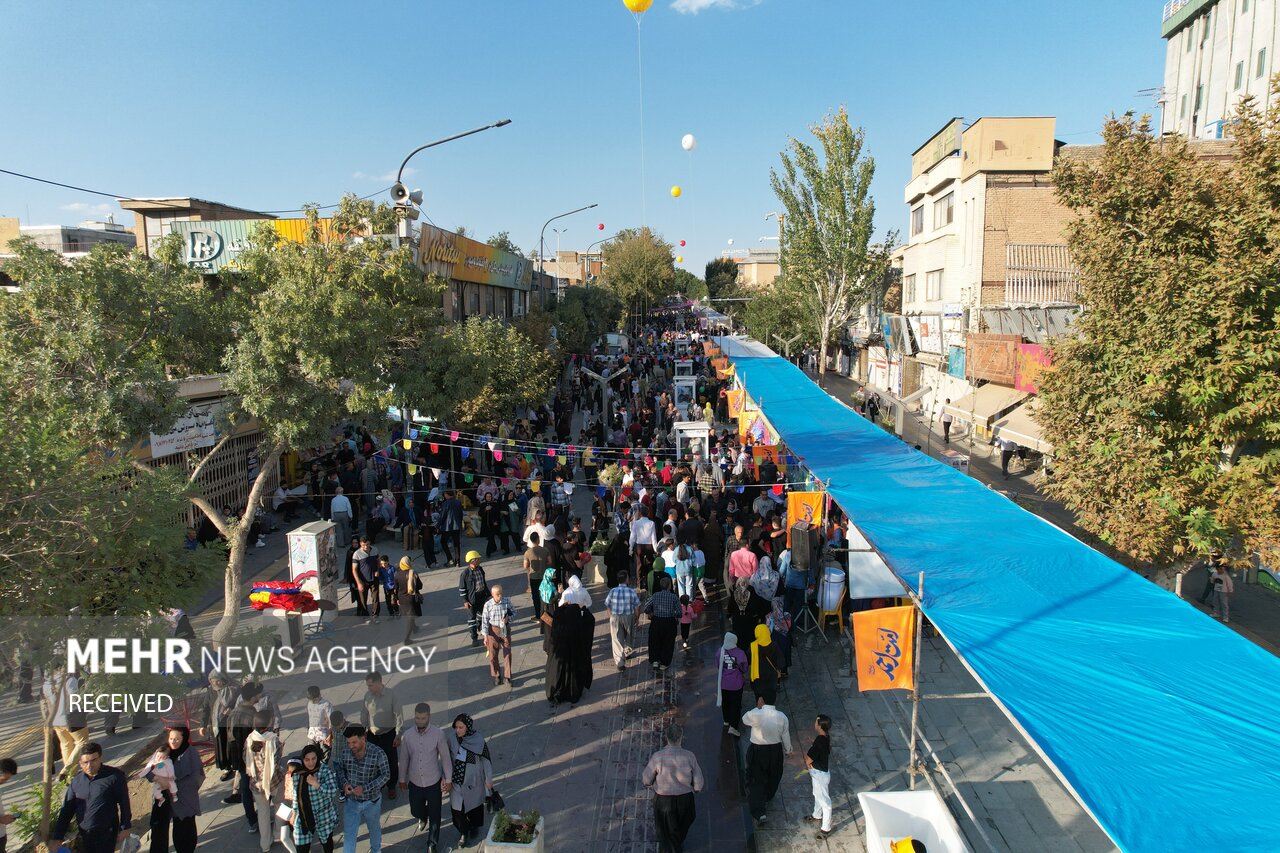 تهیه بسته های فرهنگی ویژه دختران شرکت کننده در جشن امت
احمد