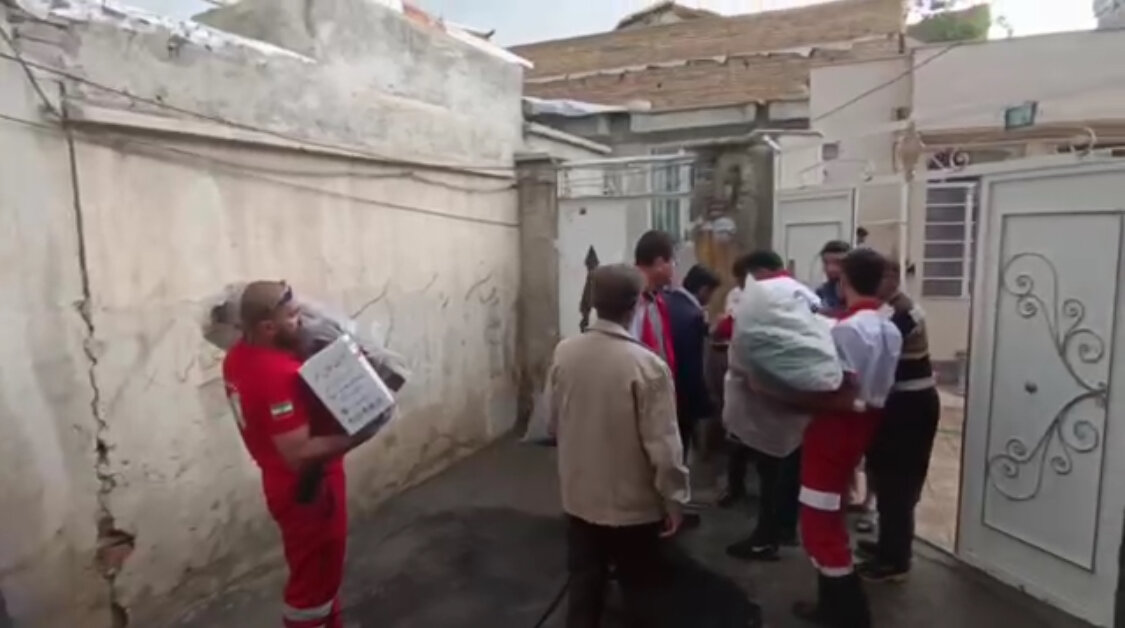 توزیع اقلام زیستی و غذایی بین متاثرین از سیلاب و آبگرفتگی
ارومیه