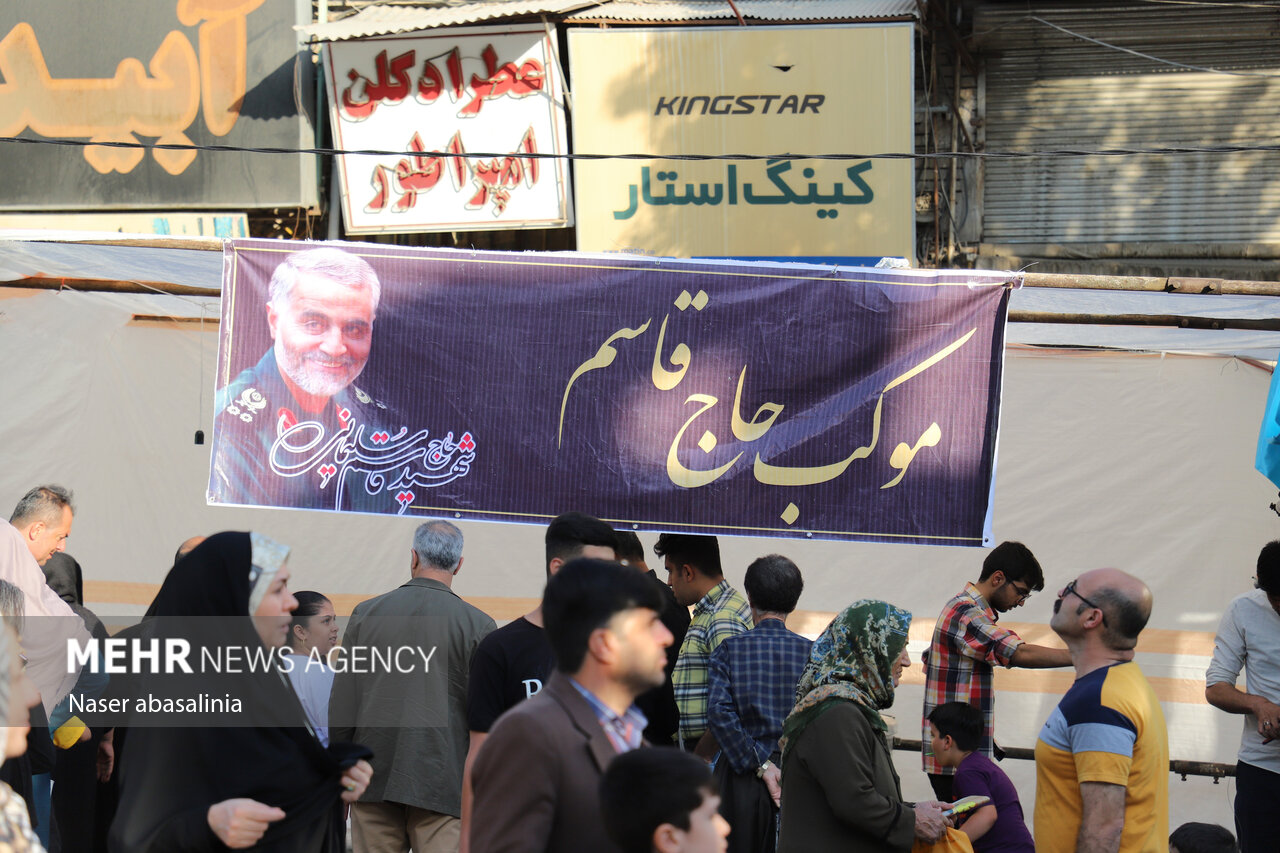 توزیع بسته های حجاب و عفاف در غرفه ریحانه مستقر درمهمانی امت
احمد