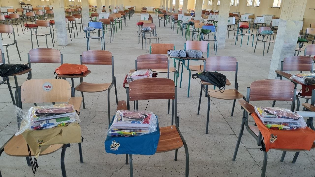 توزیع هزار بسته لوازمالتحریر میان دانشآموزان مناطق محروم قروه