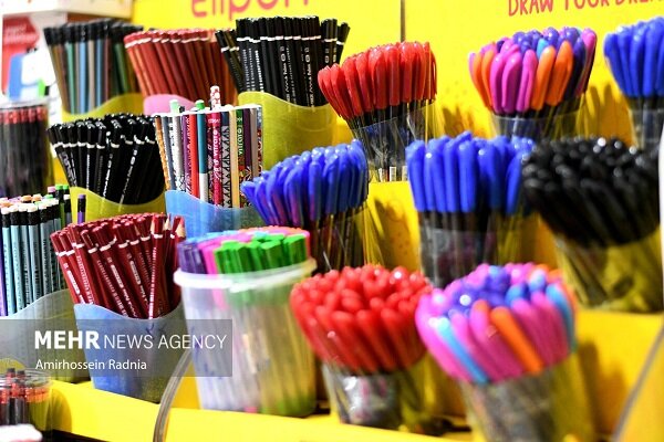توزیع ۱۰۰ هزار بسته لوازم التحریر میان دانش آموزان نیازمند تهران