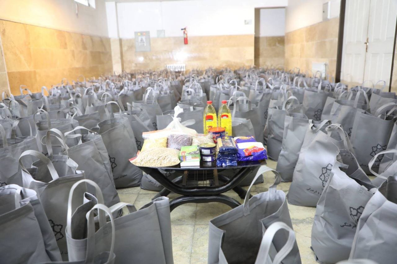 توزیع ۱۰۰۰ بسته معیشتی میان خانواده‌های کم برخوردار جنوب تهران