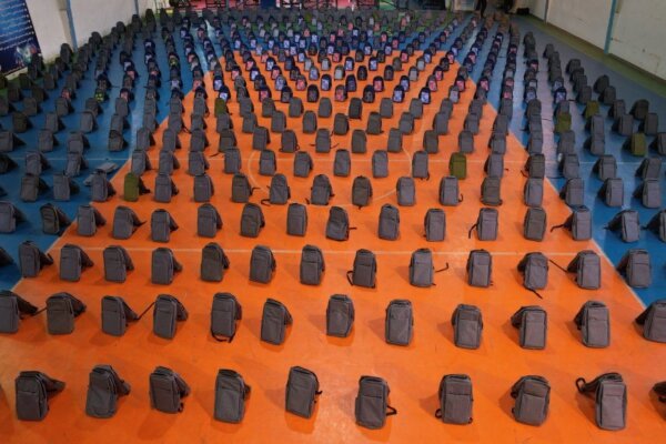 توزیع ۵ هزار بسته لوازم‌التحریر در بین دانش‌آموزان نیازمند