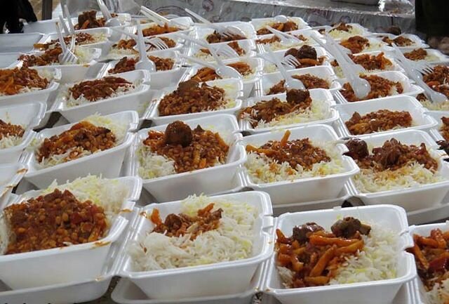 توزیع ۷۰۰۰ پرس غذای گرم توسط موکب خیراندیشان همزمان با اربعین در مهران