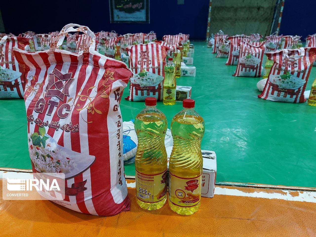 توزیع ۸۰ هزار بسته معیشتی میان خانواده زندانیان نیازمند