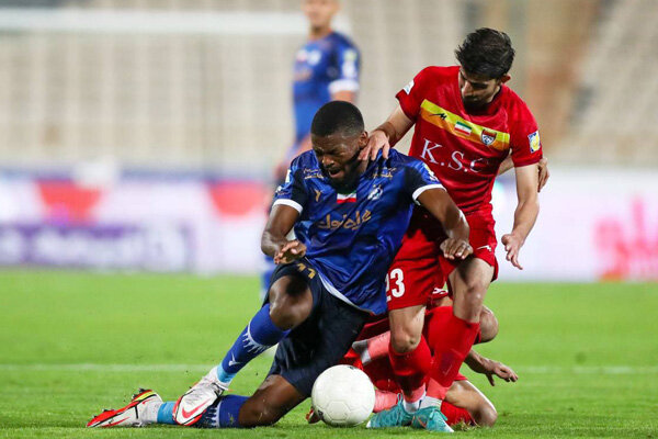 توقف استقلال برابر فولاد قبل از دربی/ موقعیت آبی‌ها به خطرافتاد