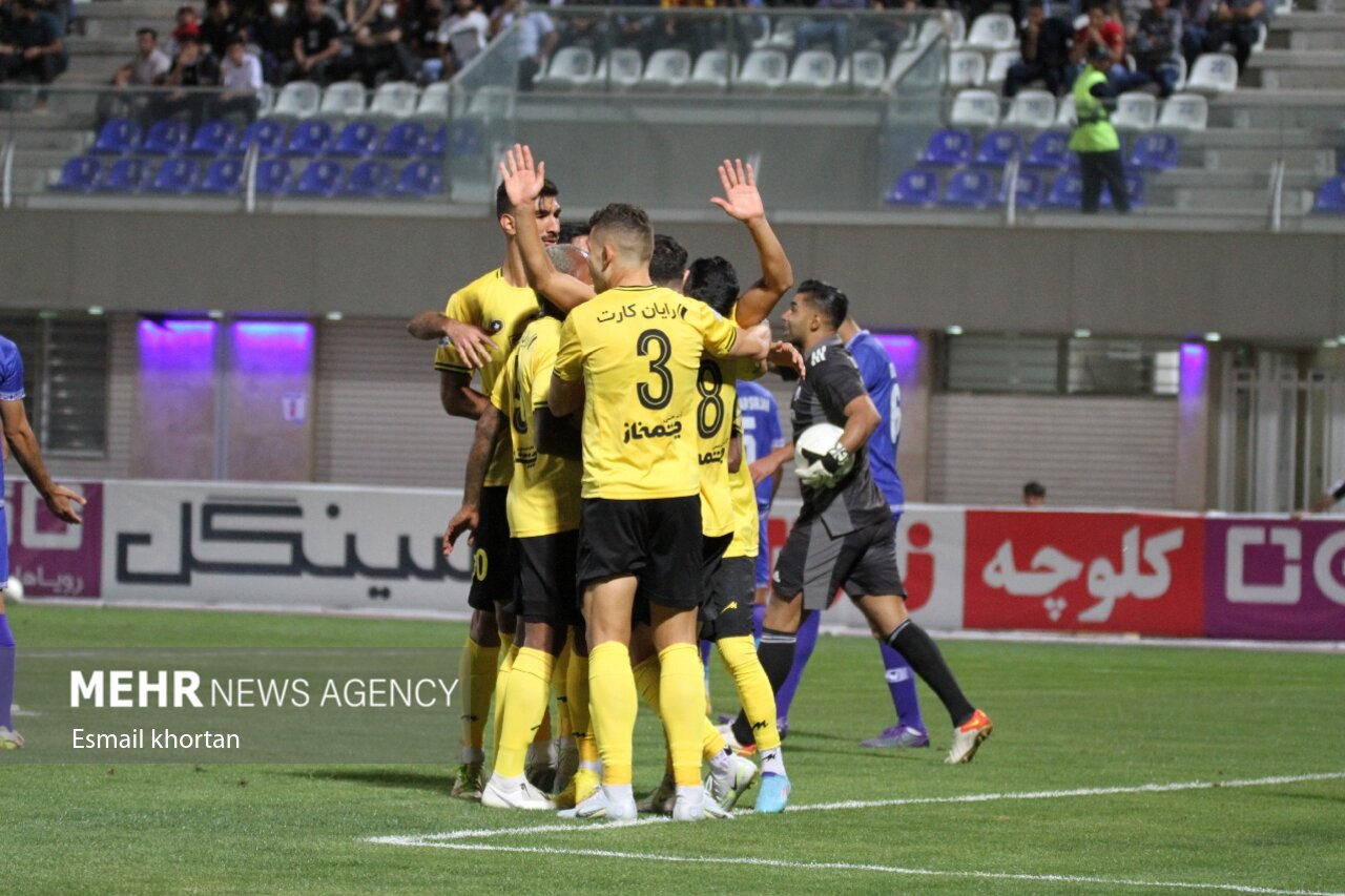 توقف سپاهان برابر آلومینیوم و برد یک نیمهای گل گهر