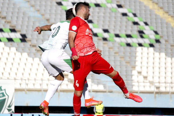 توقف یک نیمه‌ای آلومینیوم مقابل تراکتور