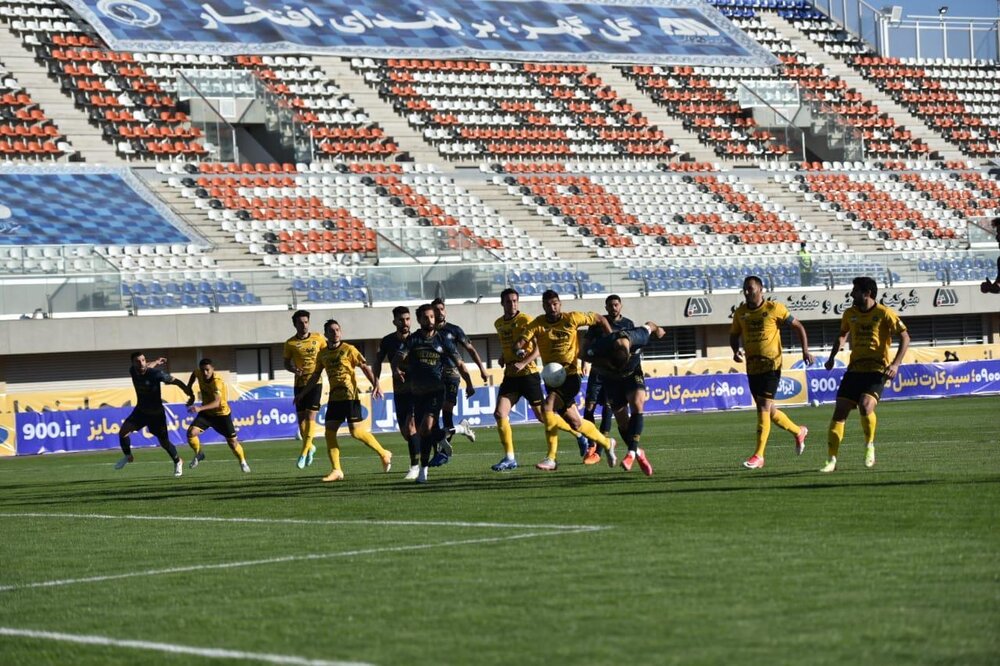 توقف یک نیمهای سپاهان مقابل پدیده مشهد