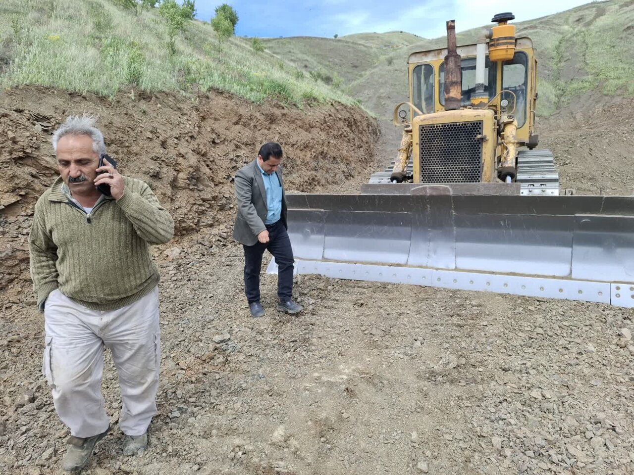 توقیف یک دستگاه بولدوزر در روستای سمیران