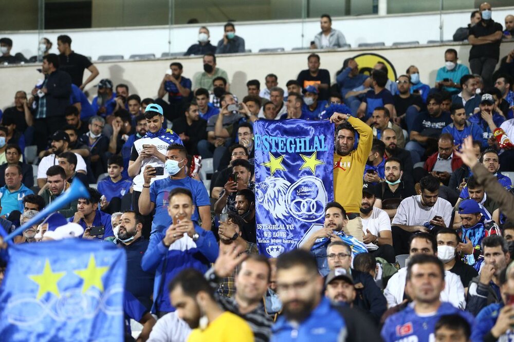 توهین تماشاگران استقلال به داور بعد از اخراج «سیلوا»
